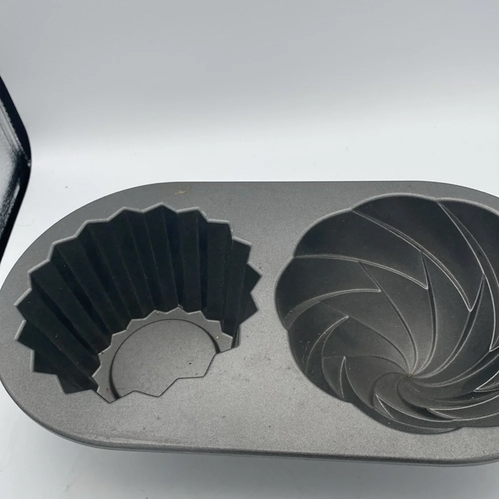 Cute Cupcake Nordic Ware cast aluminum cake pan  6 Cups 1.4 Liters USA